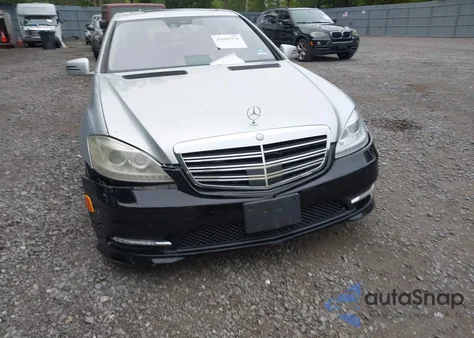 2009 Mercedes-Benz S 550 z USA, uszkodzony, nr VIN WDDNG71X49A242731